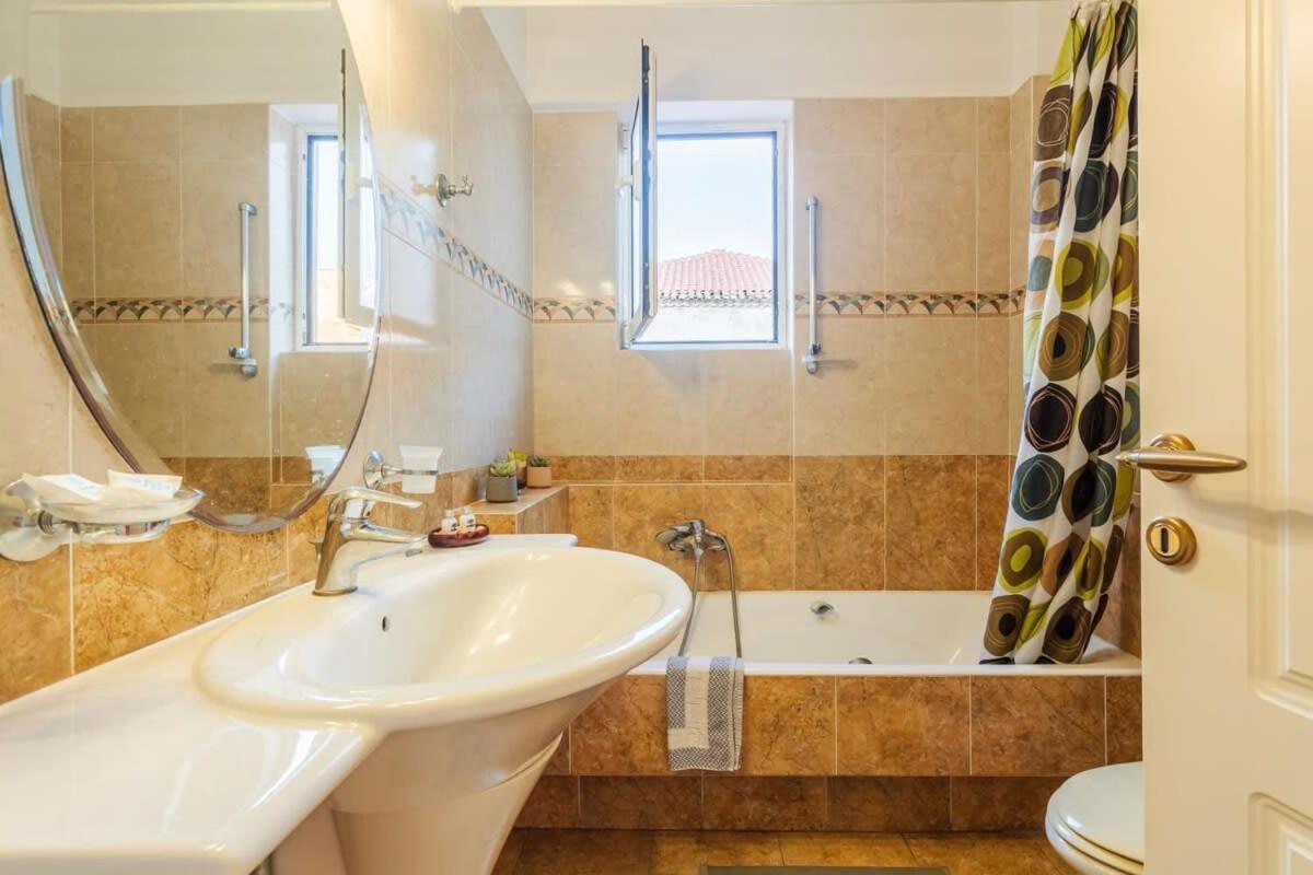 Spacious Urban Haven-Family Home, Perfect Location Kalamata Dış mekan fotoğraf