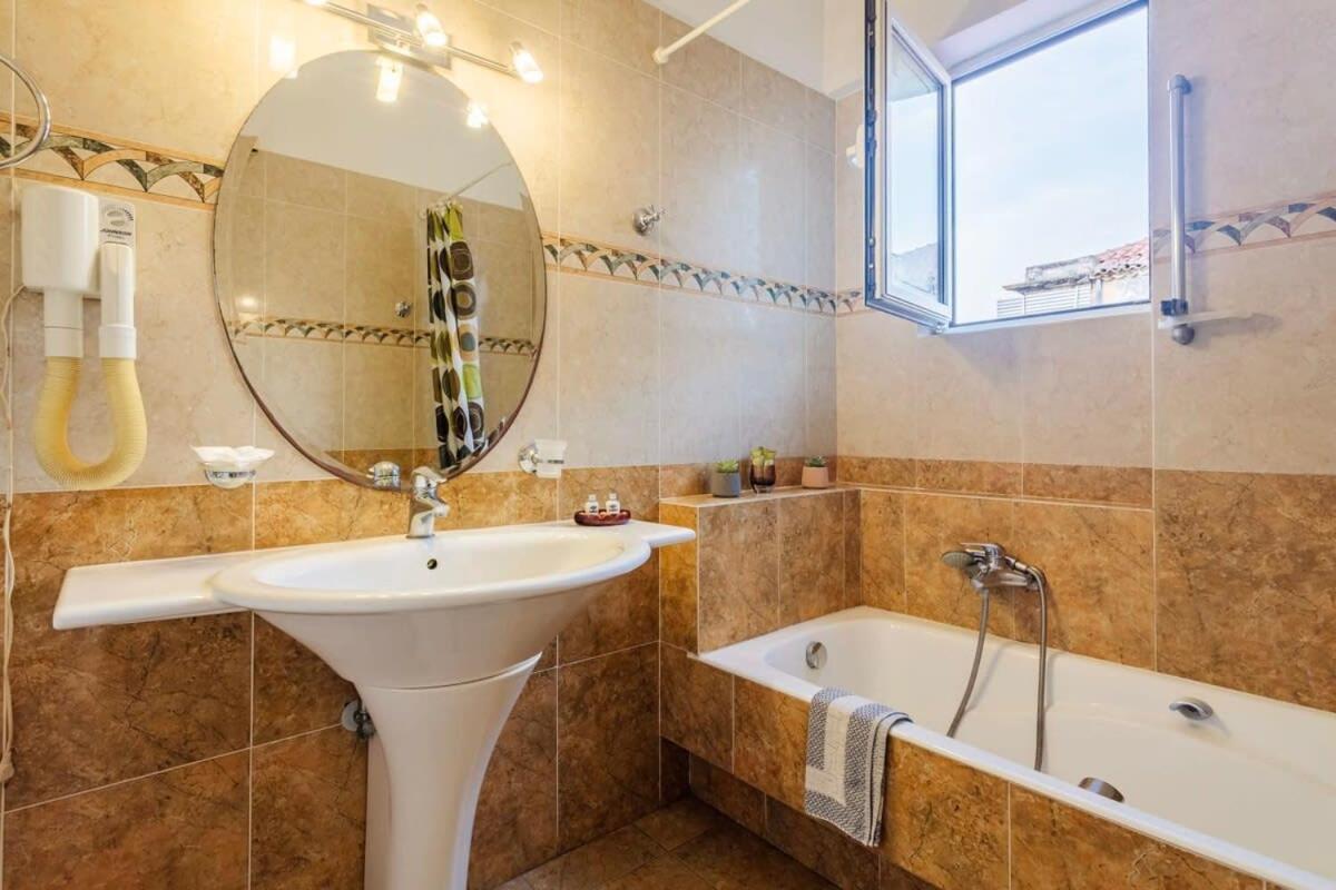 Spacious Urban Haven-Family Home, Perfect Location Kalamata Dış mekan fotoğraf